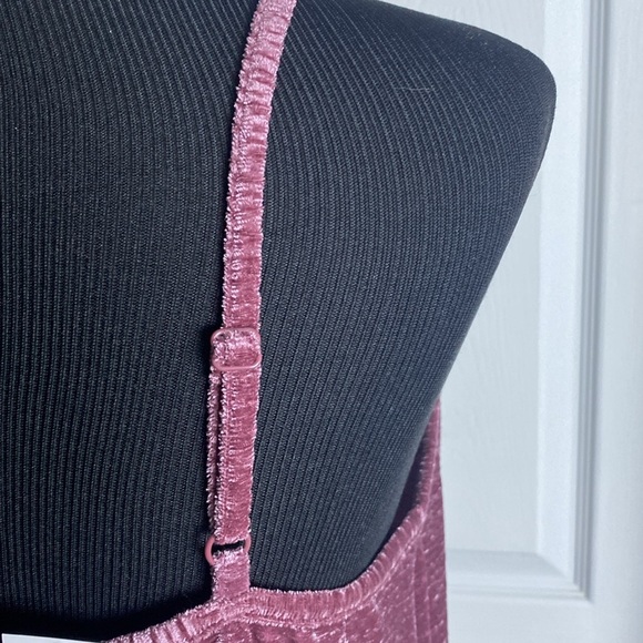 Maurices Women’s Velvet Tank Top Adjustable Straps sz L NWT - Picture 5 of 7